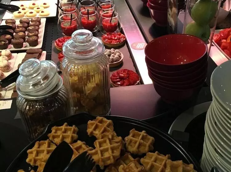 Fotos del hotel Campanile Lille Euralille:  24