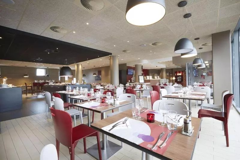 Fotos del hotel Campanile Lille Euralille:  6