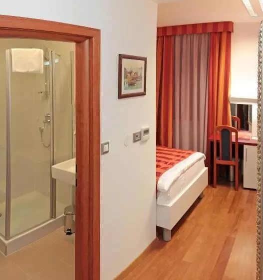 Fotos del hotel Monika:  18