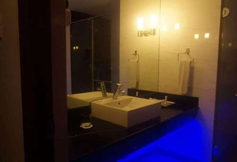 Fotos del hotel Sfo  And Suites:  14