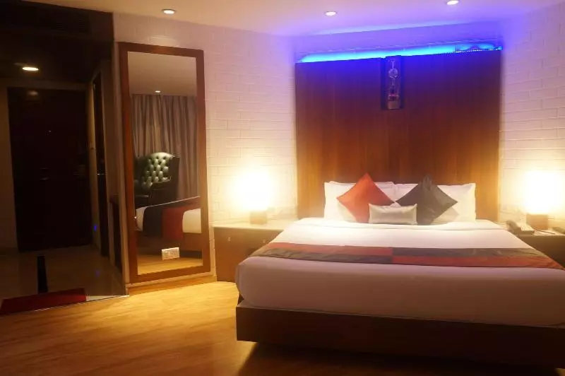Fotos del hotel Sfo  And Suites:  10
