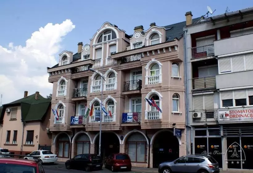 Fotos del hotel Vila Ile De France:  11