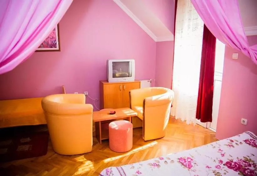 Fotos del hotel Vila Ile De France:  12