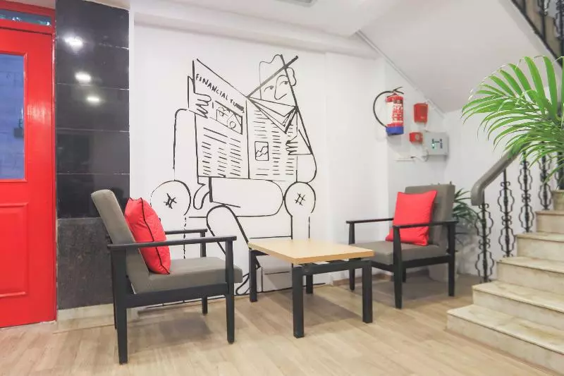 Fotos del hotel Capital O 4051 La Sapphire:  2