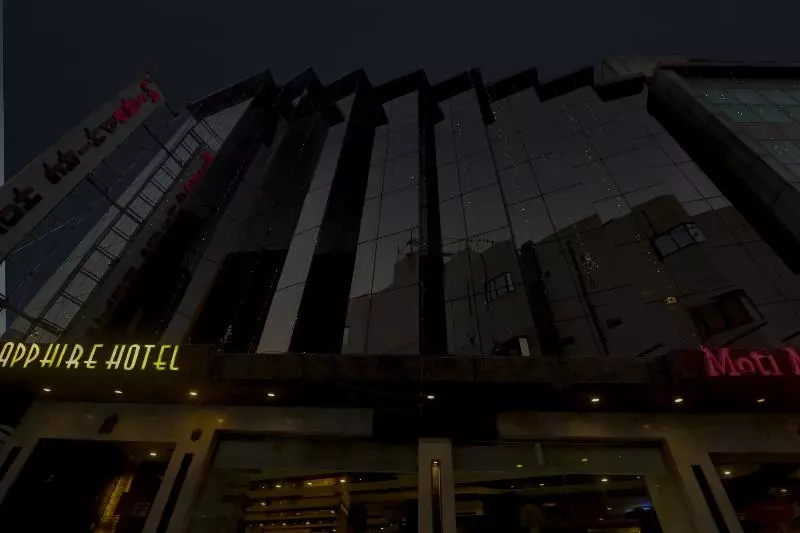 Capital O 4051 La Sapphire