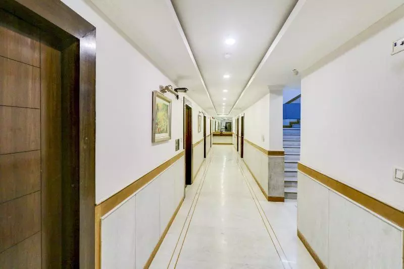 Fotos del hotel Capital O 4051 La Sapphire:  11