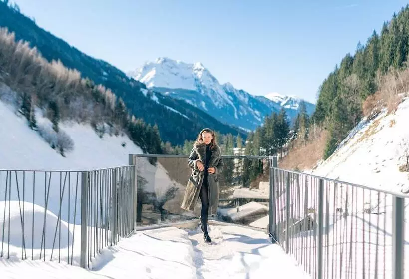 Fotos del hotel Zillergrundrock Luxury Mountain Resort:  8