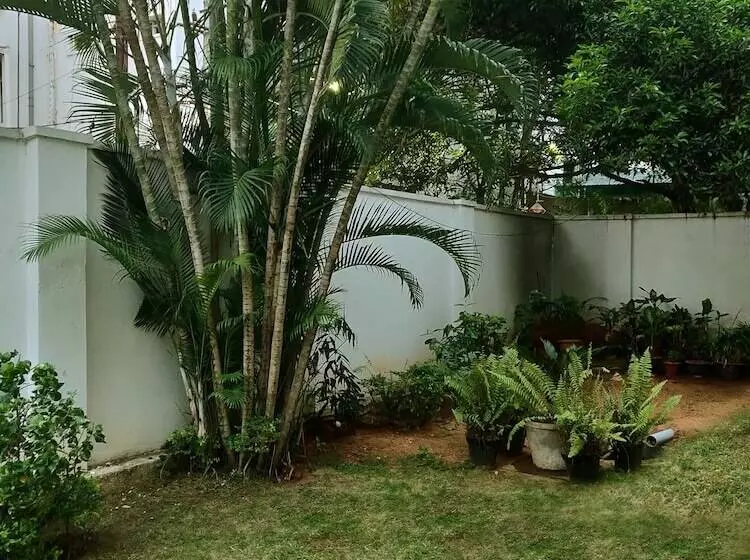 Fotos del hotel Guest Inn Suites:  6