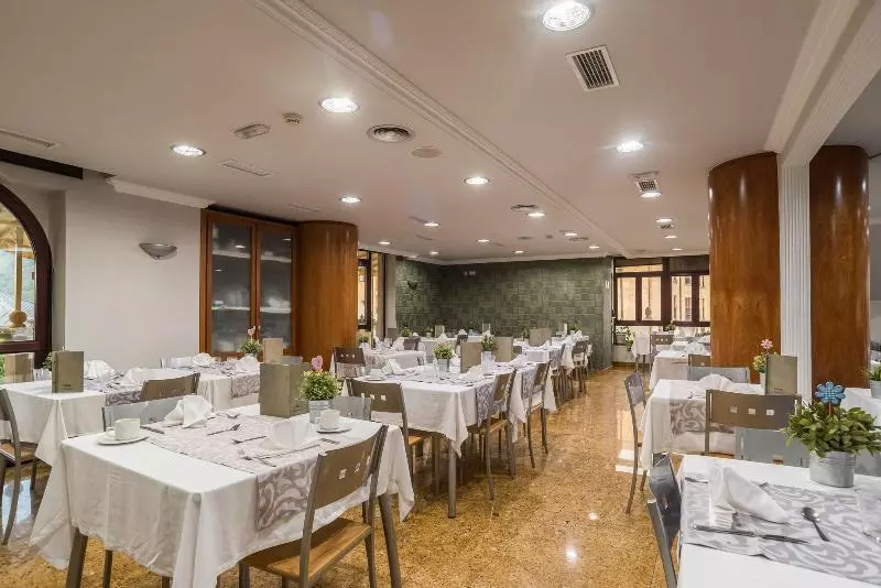 Fotos del hotel Spa Villa Pasiega:  4