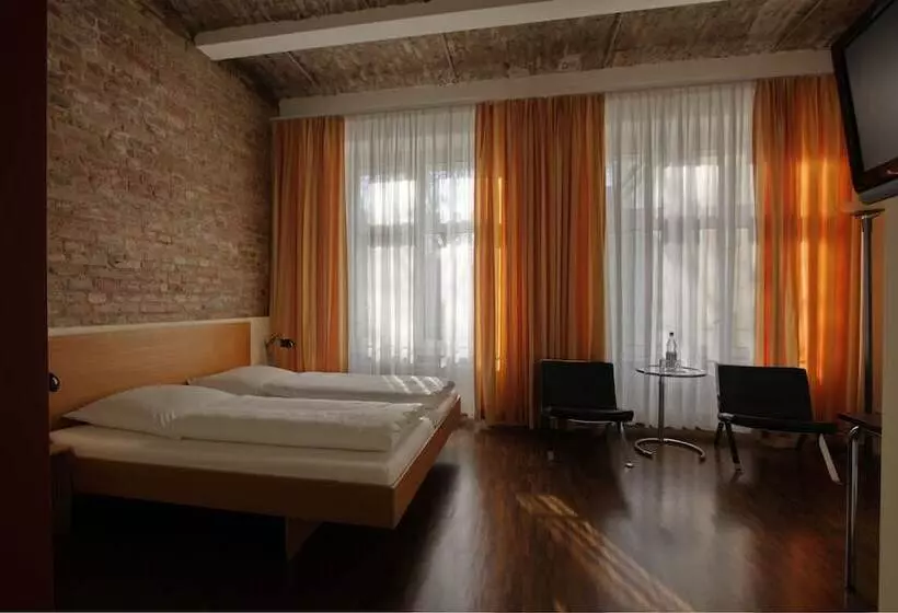 Fotos del hotel Johann:  8