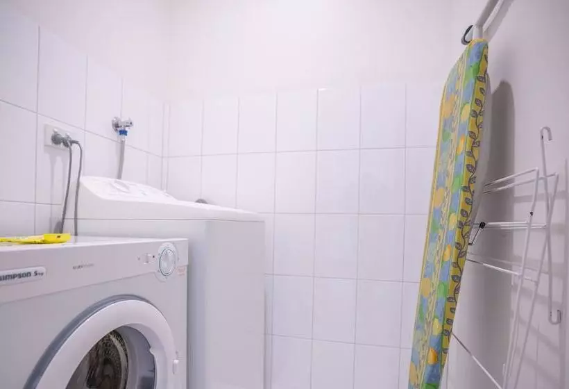 Fotos del hotel Clocktower Apartment:  5