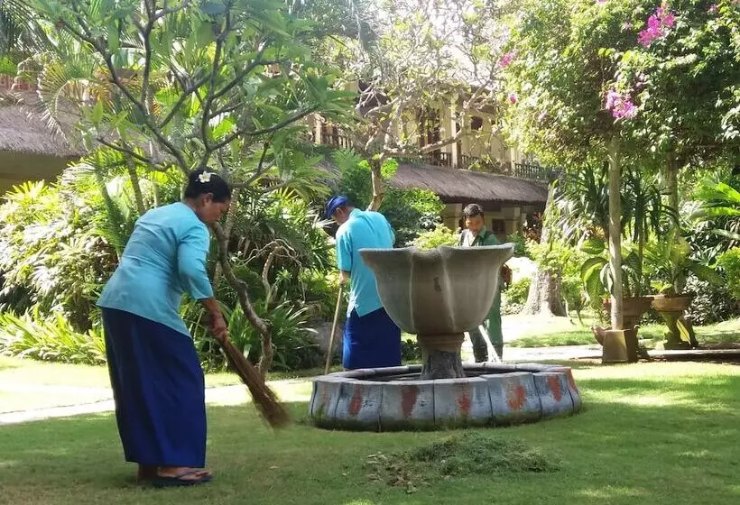 Fotos del hotel The Sari Beach:  22