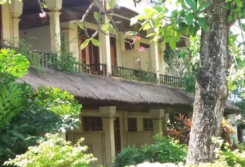 Fotos del hotel The Sari Beach:  13