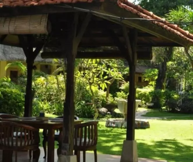 Fotos del hotel The Sari Beach:  11