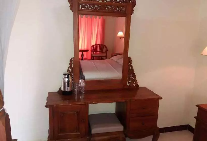 Fotos del hotel The Sari Beach:  2