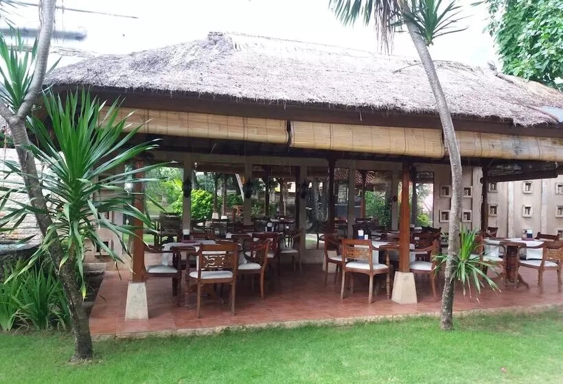 Fotos del hotel The Sari Beach:  4