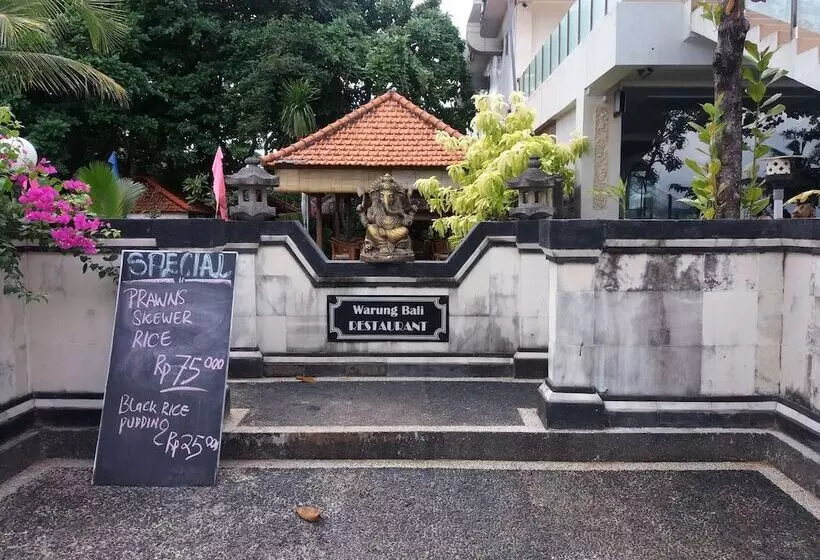 Fotos del hotel The Sari Beach:  16