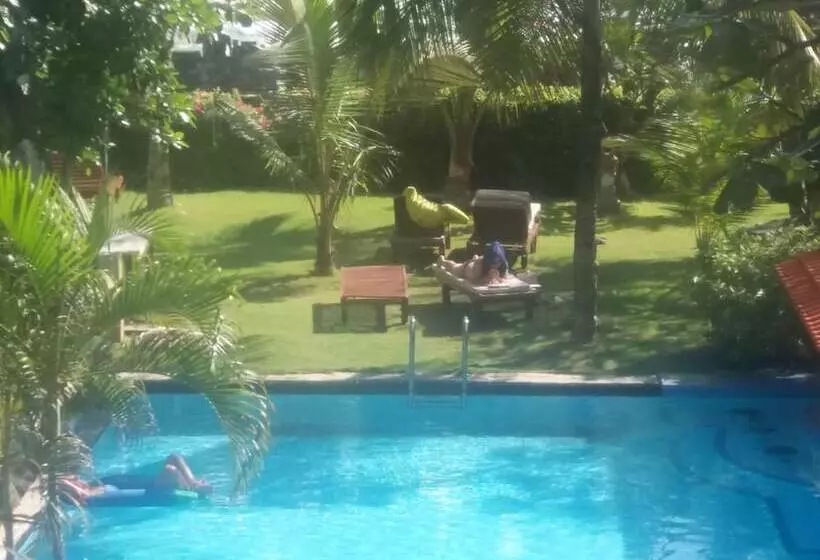 Fotos del hotel The Sari Beach:  9