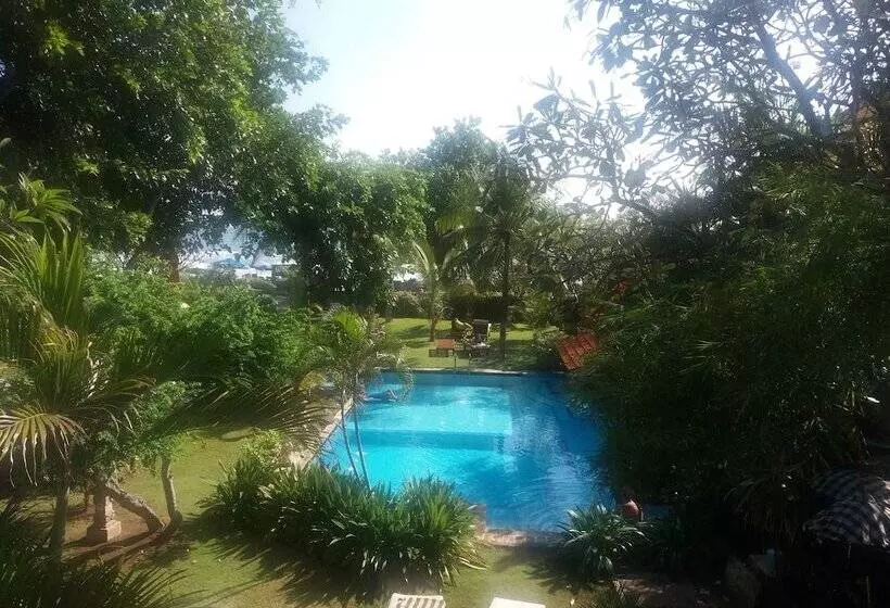 Fotos del hotel The Sari Beach:  14