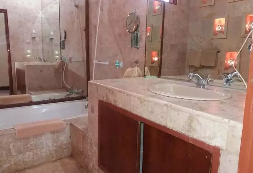 Fotos del hotel The Sari Beach:  17