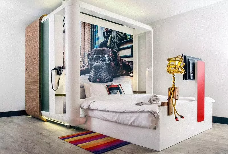 Qbic Hotel London City