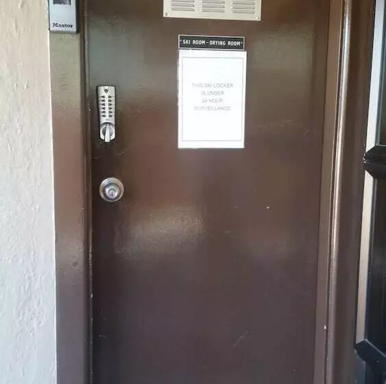 Lomond Lodge Motel & Apartments