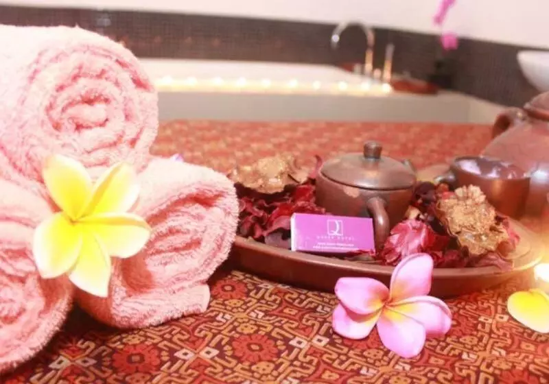 Fotos del hotel Quest  Darmo  Surabaya By Aston:  5