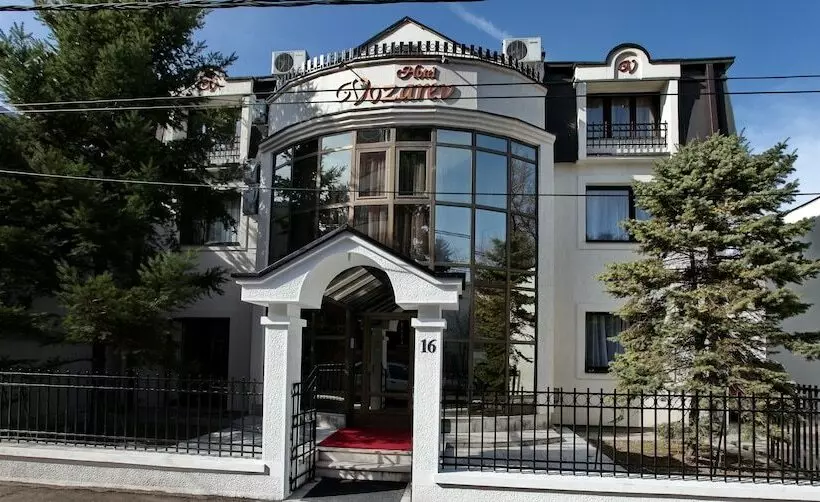 Garni Hotel Vozarev
