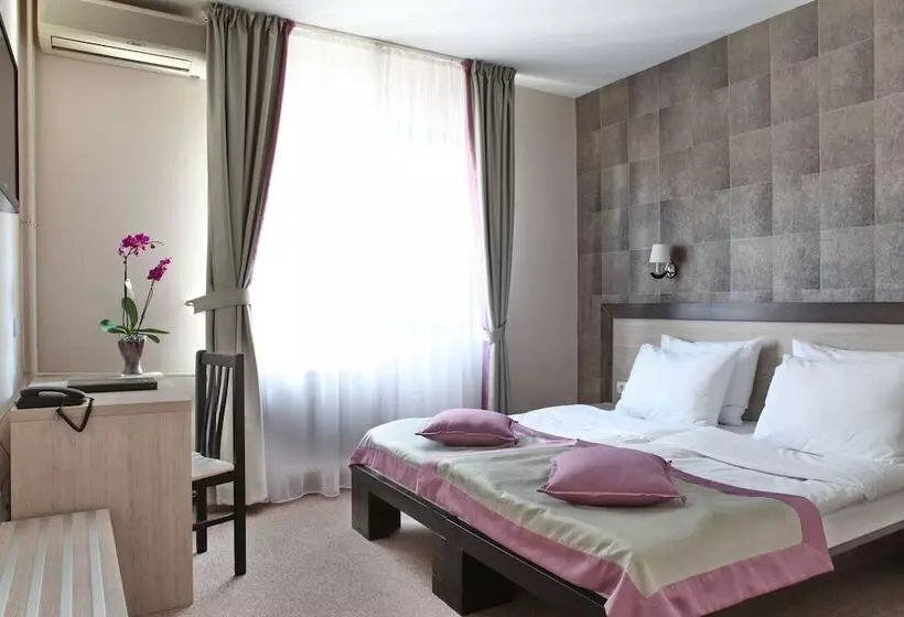 Fotos del hotel Garni Hotel Vozarev:  16