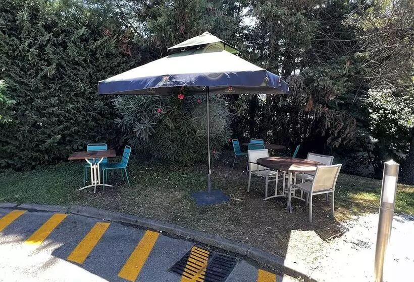 Ibis Budget Marseille Est Saintmenet La Valentine