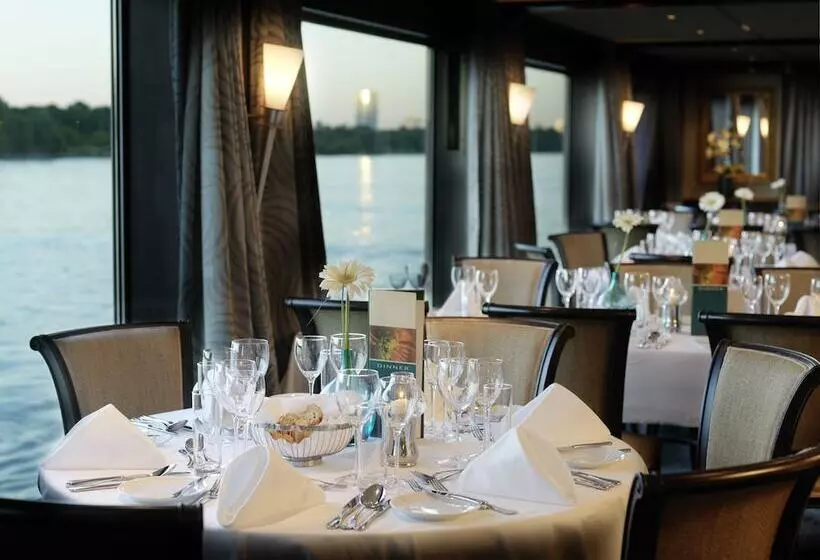 Fotos del hotel Crossgates Ship 4 Star  Altstadtnord  Köln:  9