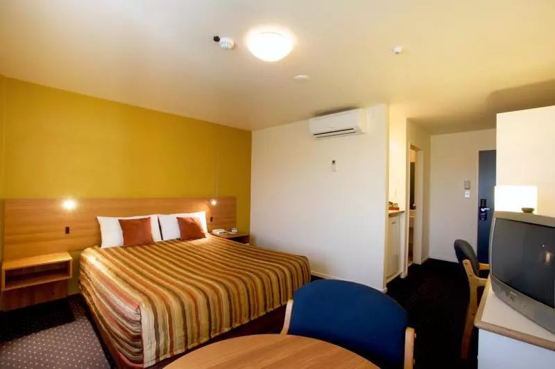Ventura Inn & Suites Hamilton