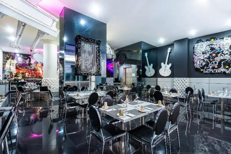 Fotos del hotel Black Tower Premium:  3