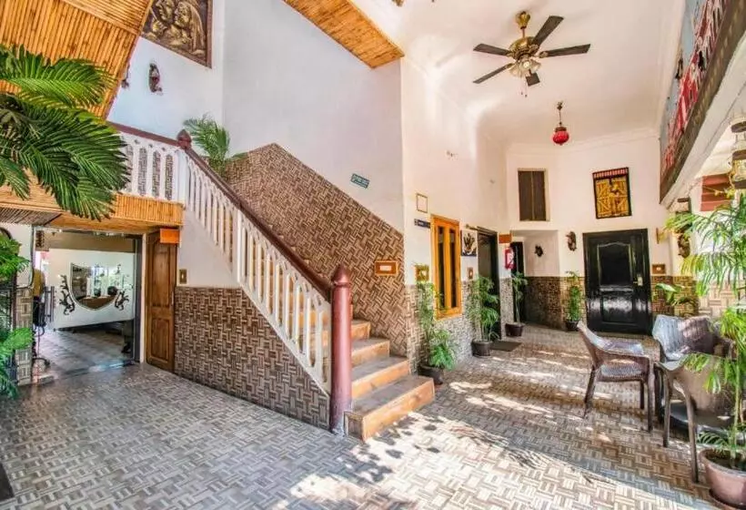 Fotos del hotel Fabhotel Heritage Inn Charbagh:  3