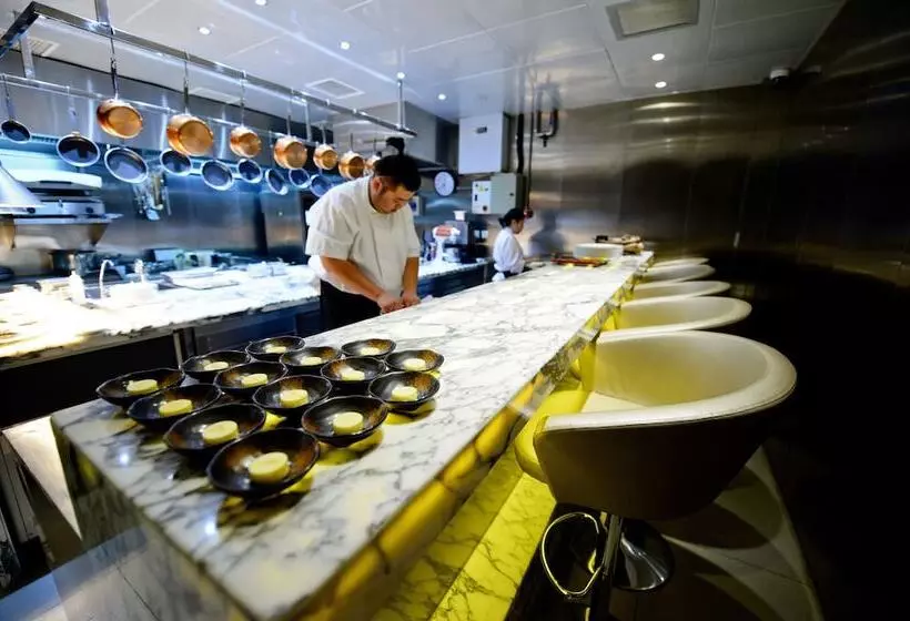 Fotos del hotel Cours Et Pavillons:  24