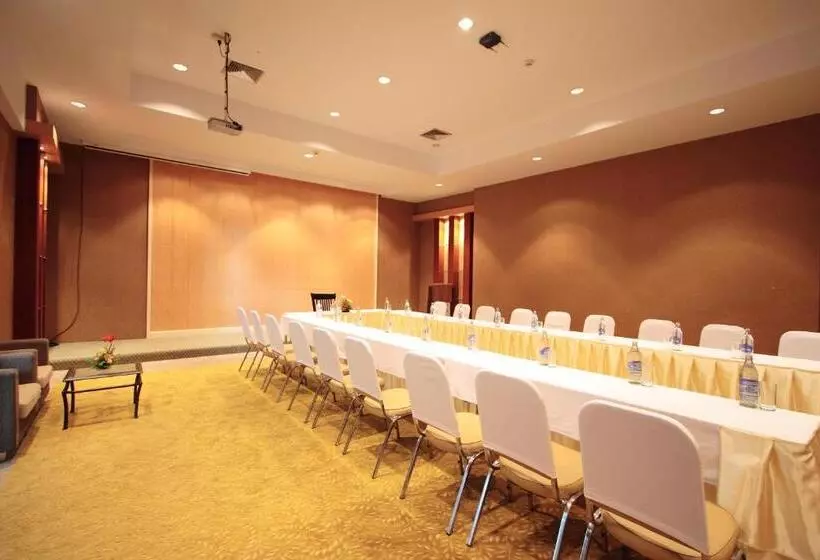 Fotos del hotel Golden Crown Grand:  13