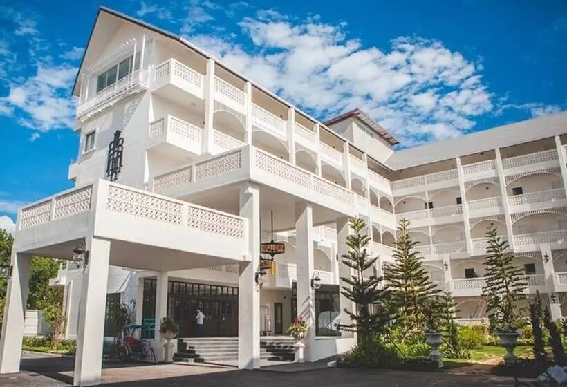 Koranaree Courtyard Boutique