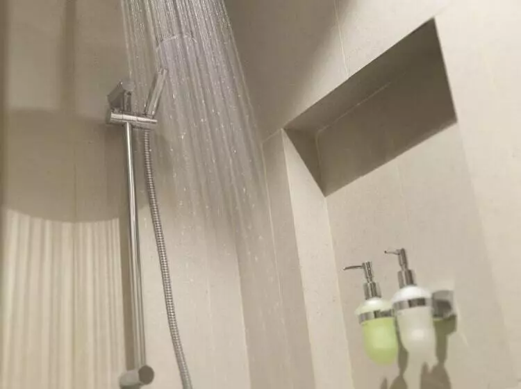 Fotos del hotel Plaza Premium Lounge Klia  Wellness Spa:  12