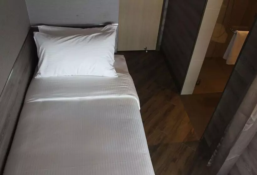 Fotos del hotel Plaza Premium Lounge Klia  Wellness Spa:  14