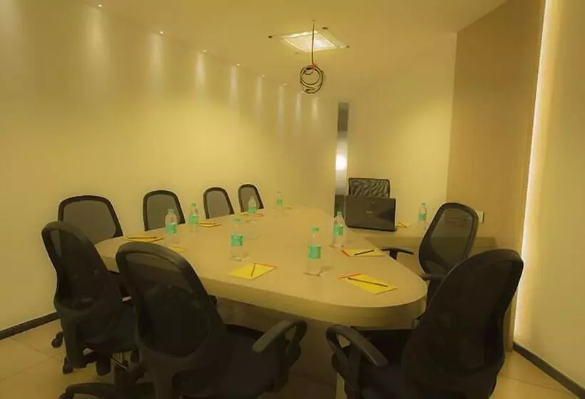 Fotos del hotel Vinaya Royal Inn:  6