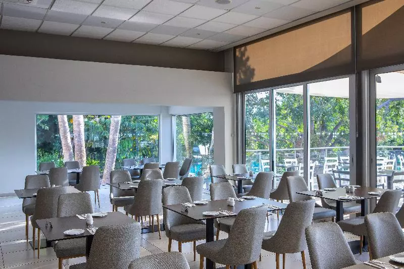 Fotos del hotel Mayfair Gardens:  16