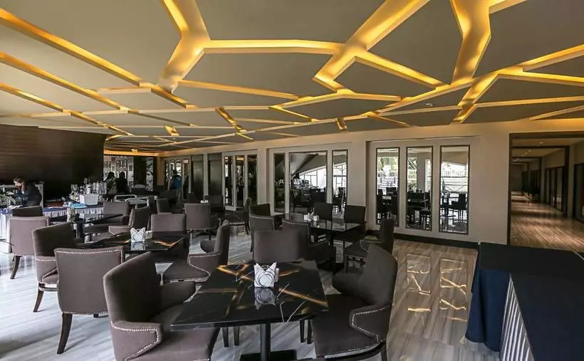 Fotos del hotel Subic Bay Travelers  & Event Center:  6