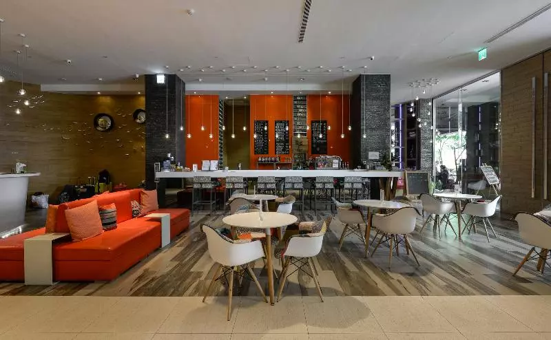 Fotos del hotel Fx Inn Kaohsiung Zhonghua Road Branch:  3