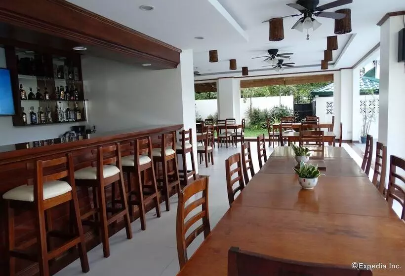 Fotos del hotel Ipil Suites Puerto Princesa:  15
