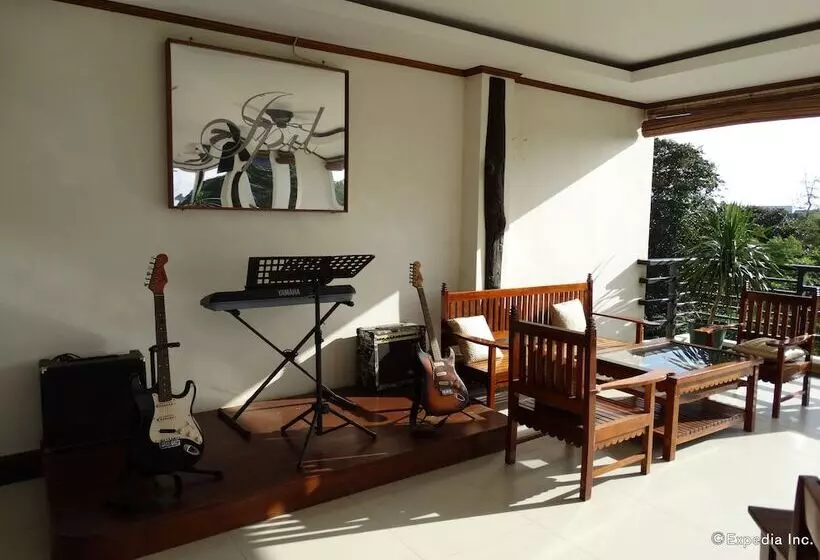 Fotos del hotel Ipil Suites Puerto Princesa:  2