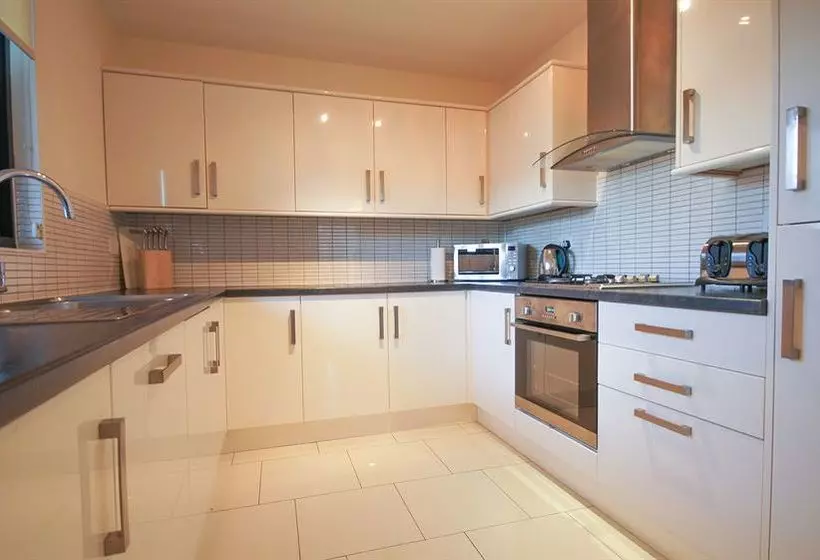 Fotos del hotel Crompton Court Apartments:  2