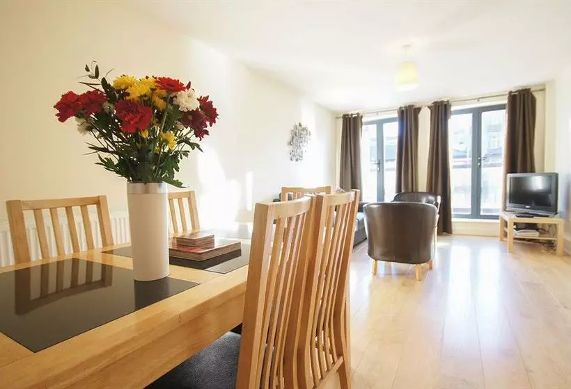 Fotos del hotel Crompton Court Apartments:  8
