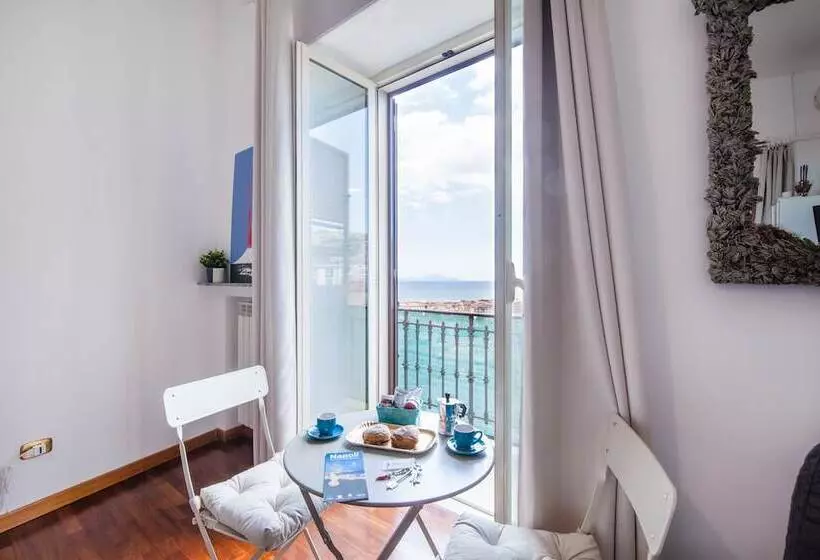 Fotos del hotel Napolicentro Mare  Sea View Rooms & Suites:  15