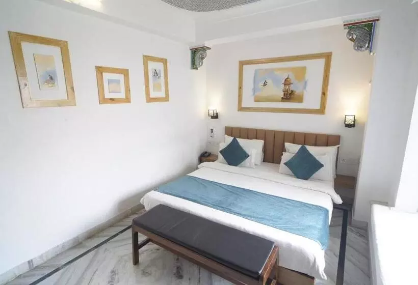Fotos del hotel Udai Niwas  By The Lake:  18