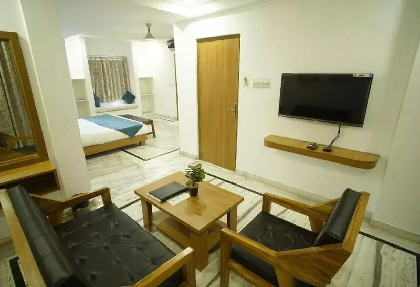 Fotos del hotel Udai Niwas  By The Lake:  13